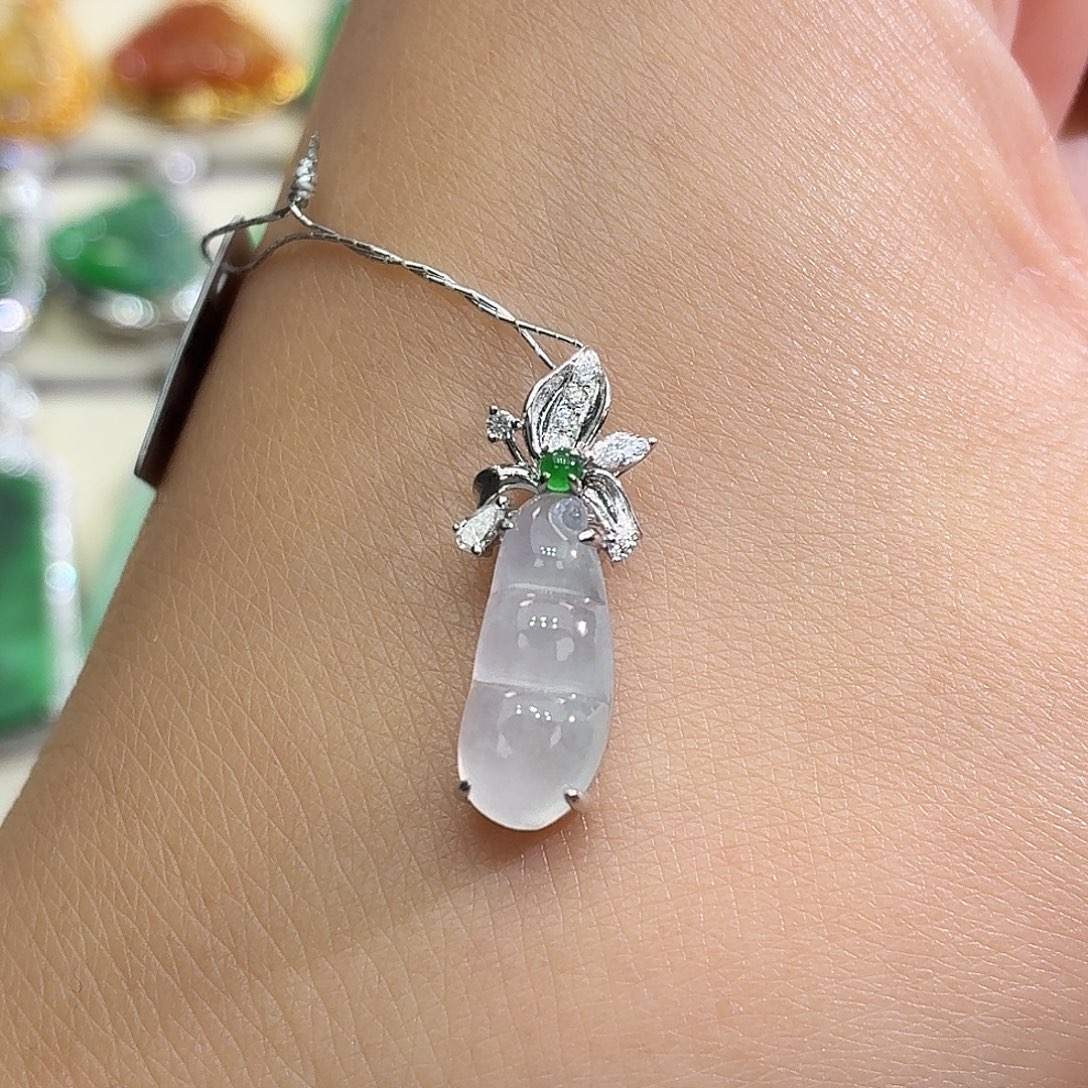 翡翠18K金镶嵌颈饰