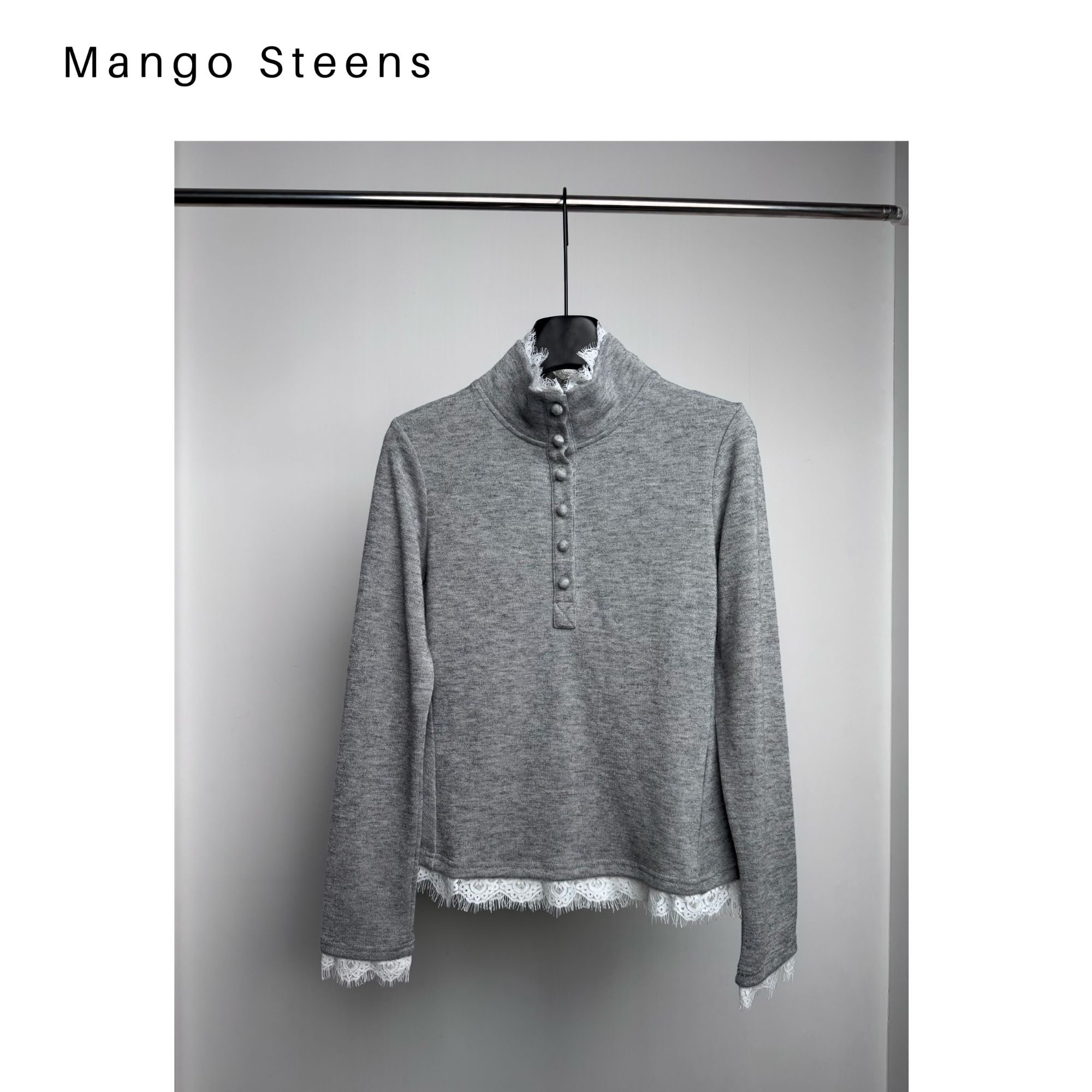 MANGO steen‘s丨蕾丝花边拼接半高领纽扣打底I7992