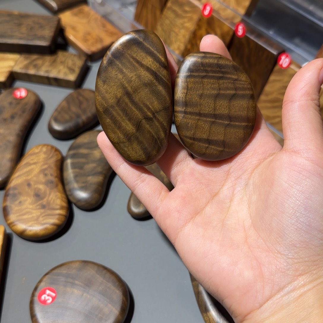 舵***爷金丝楠小叶桢楠阴沉木随形手把件 2个