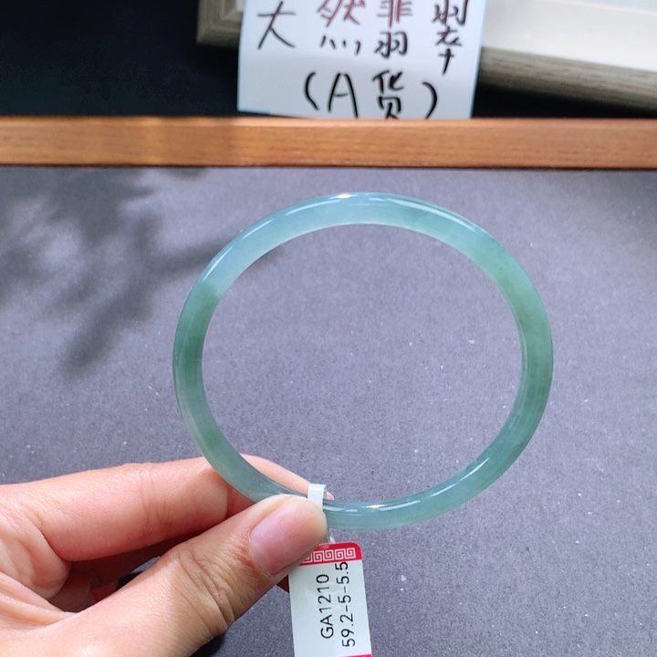 翡翠手镯未镶嵌天然翡翠叮当镯