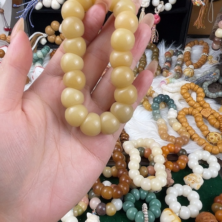 吊坠菩提根/象牙果随*?