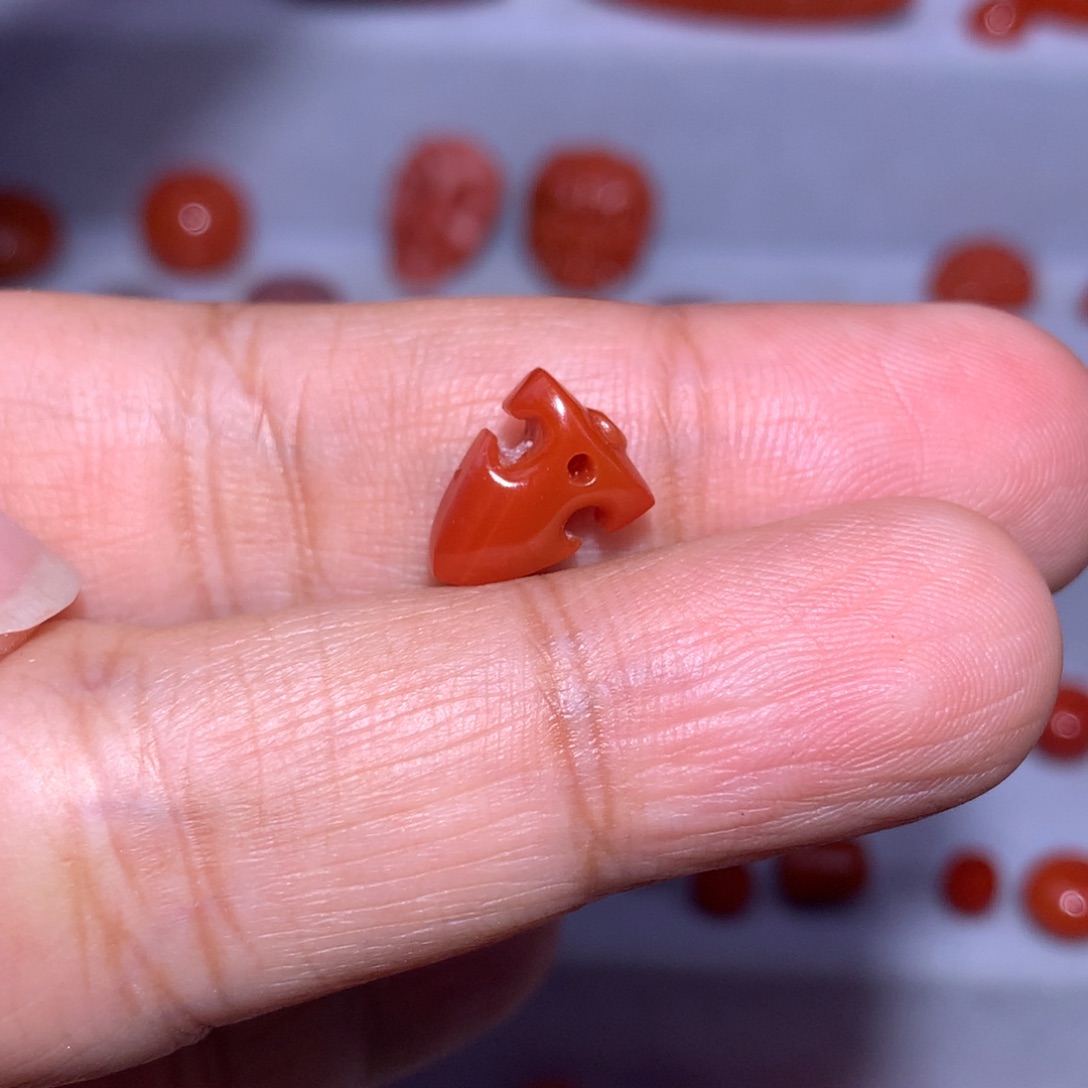 楠***屁南红玛瑙未镶嵌侧挂微纹