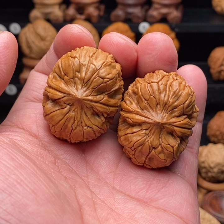 怕***冷文玩核桃把件…………………………