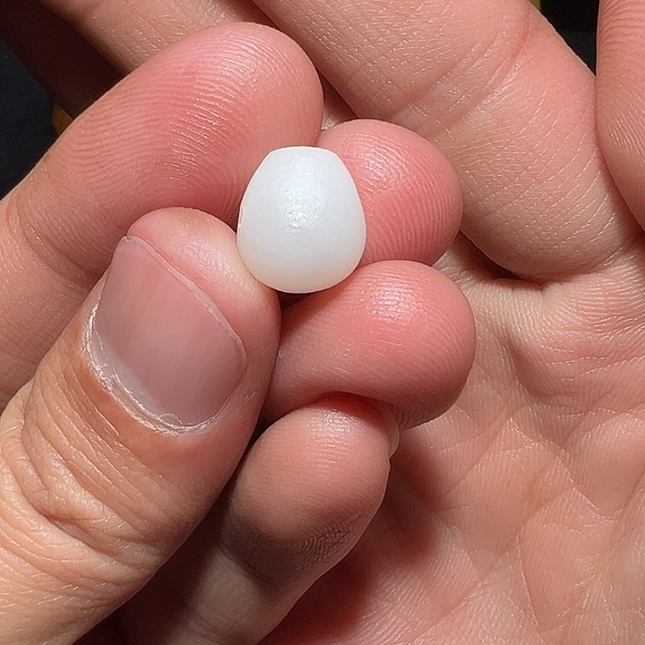 小***爸和田玉未镶嵌颈饰