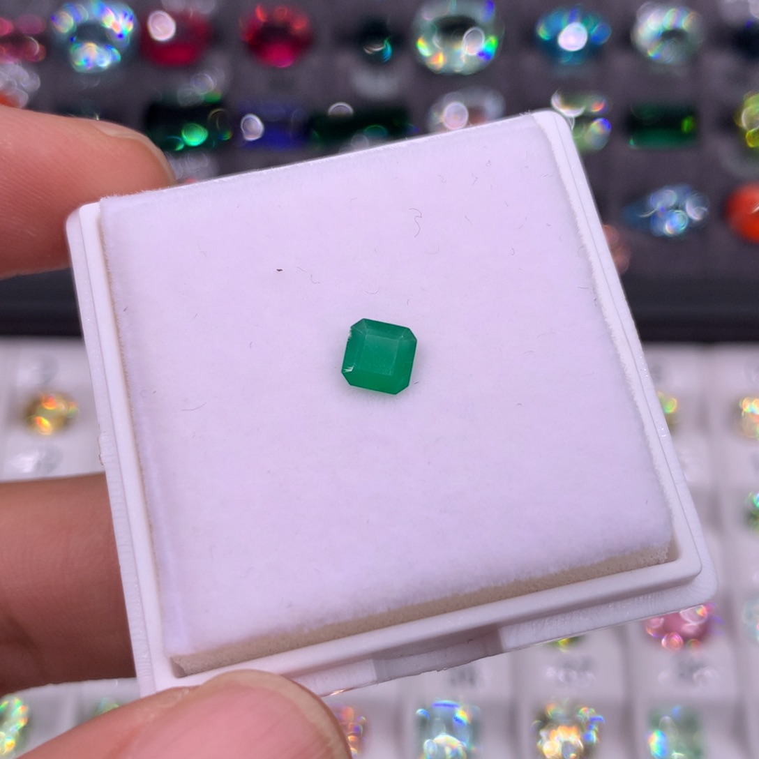 祖母绿裸石未镶嵌