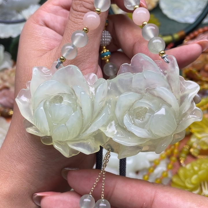 蛇纹石玉未镶嵌颈饰