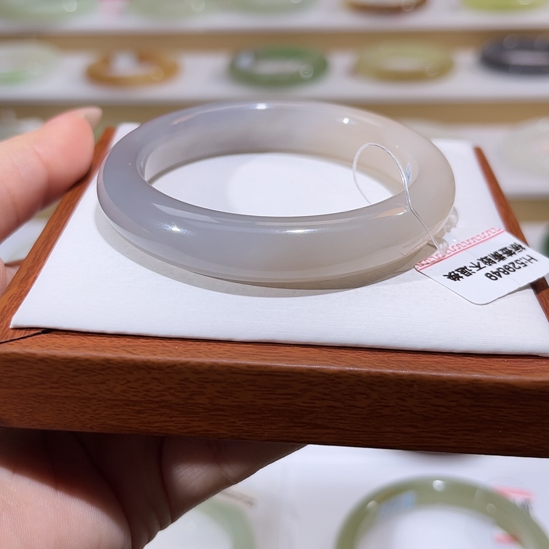 和田玉未镶嵌手镯粉紫半山水