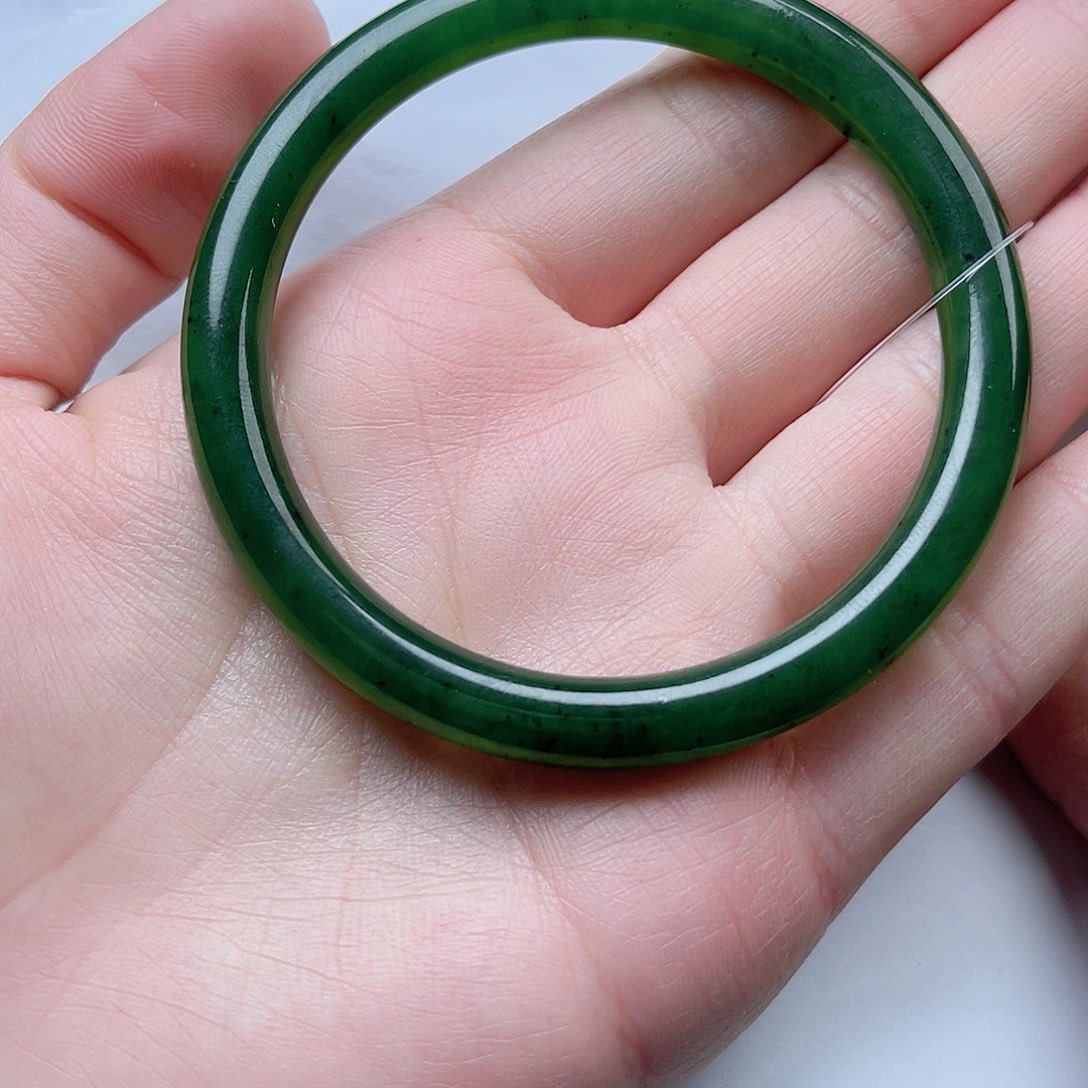 和田玉手镯58加圈口。k k未镶嵌