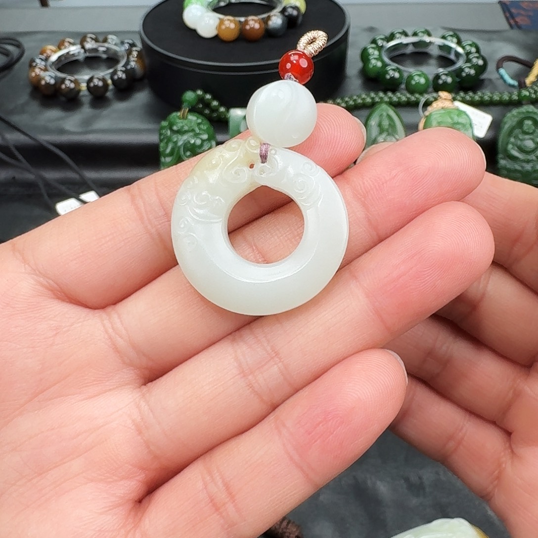 和田玉（糖玉）未镶嵌颈饰