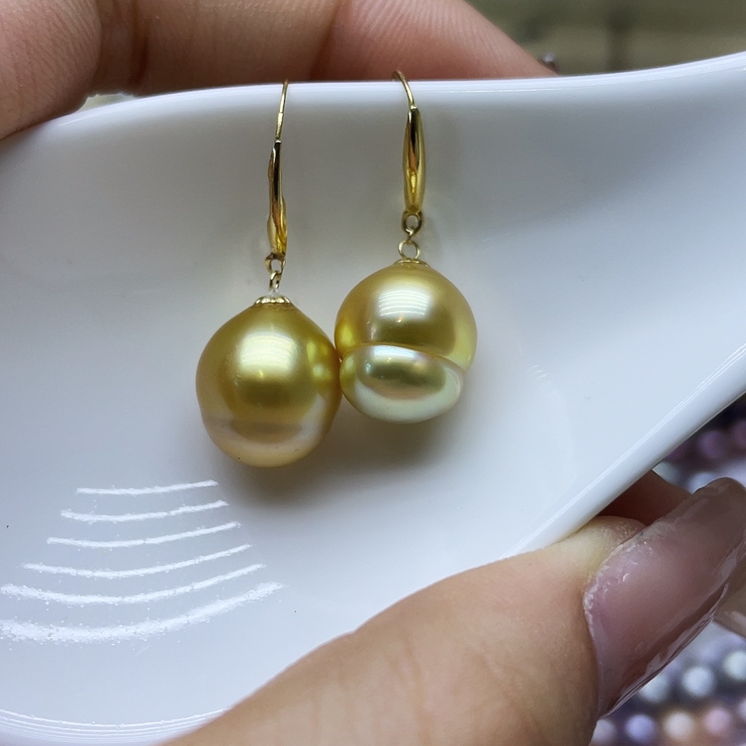 18K金镶嵌海水珍珠耳饰