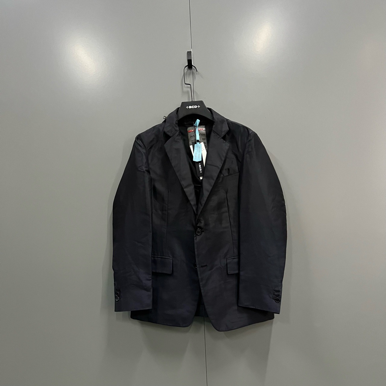 95新 Prada/普拉达 （bb）藏青色翻领尼龙西服 48码/15000/fg204423