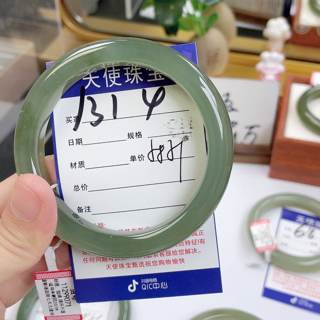 和田玉手镯未镶嵌