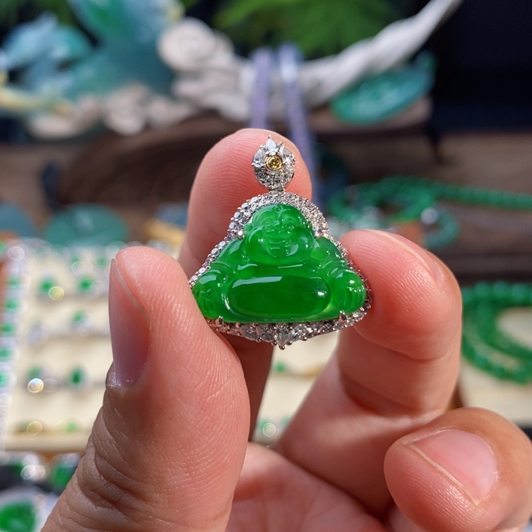 翡翠颈饰18K金镶嵌冰阳绿佛公