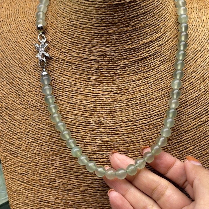 蛇纹石玉未镶嵌颈饰