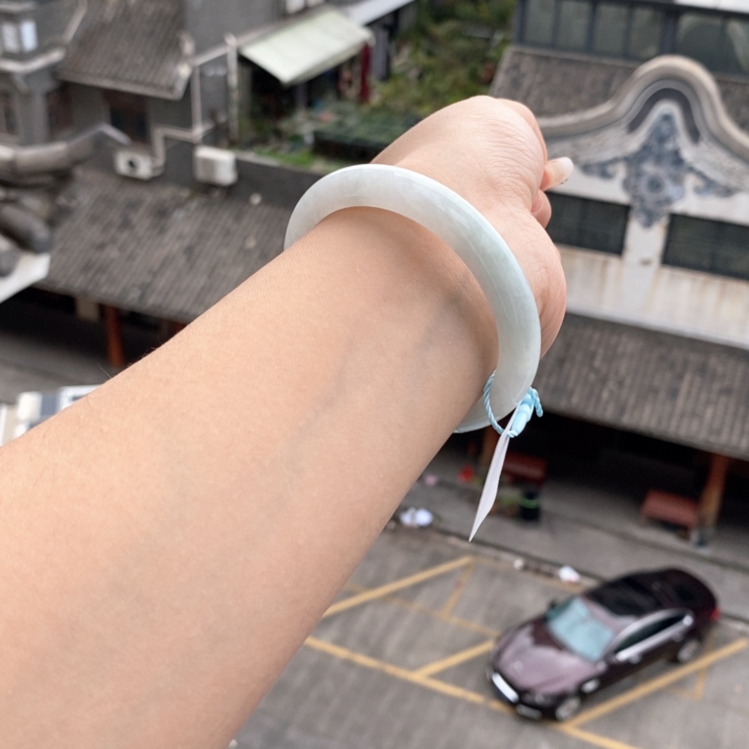 翡翠手镯未镶嵌55圈口