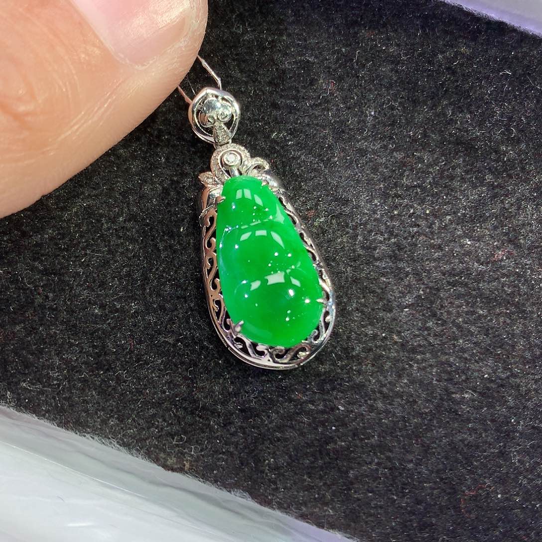 翡翠吊坠(赠链)18K金镶嵌一****