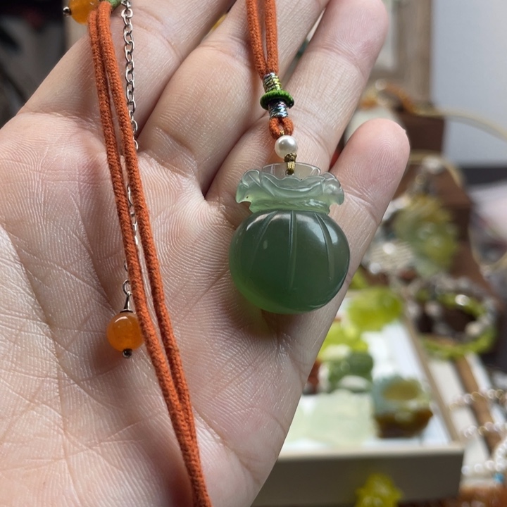 蛇纹石玉吊坠未镶嵌