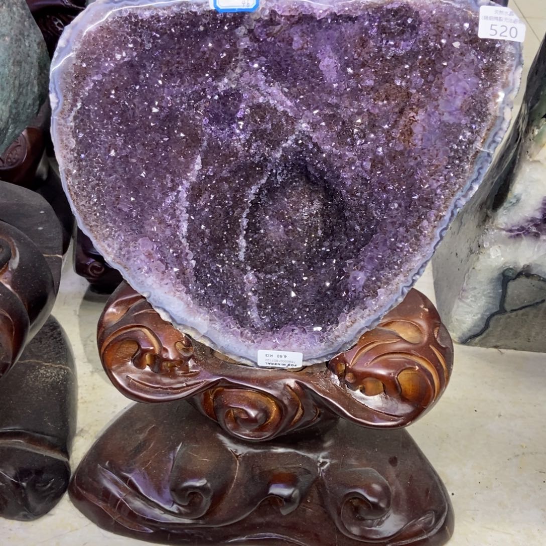 紫晶未镶嵌大型摆件（非配饰）潘