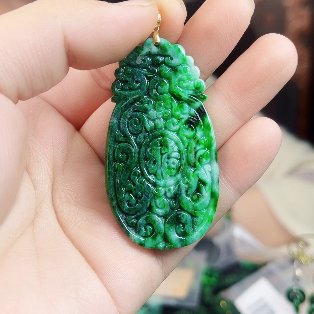 翡翠颈饰18K金镶嵌吊坠