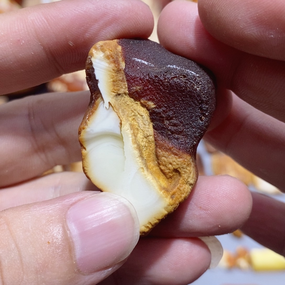 佛***间定制琥珀蜜蜡原石定制