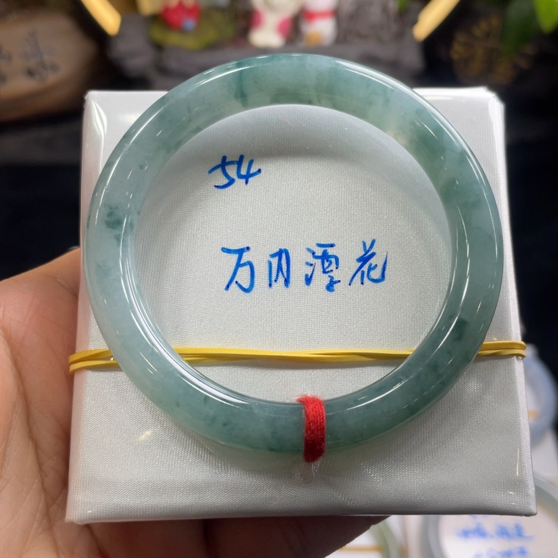 翡翠手镯未镶嵌翡翠手镯