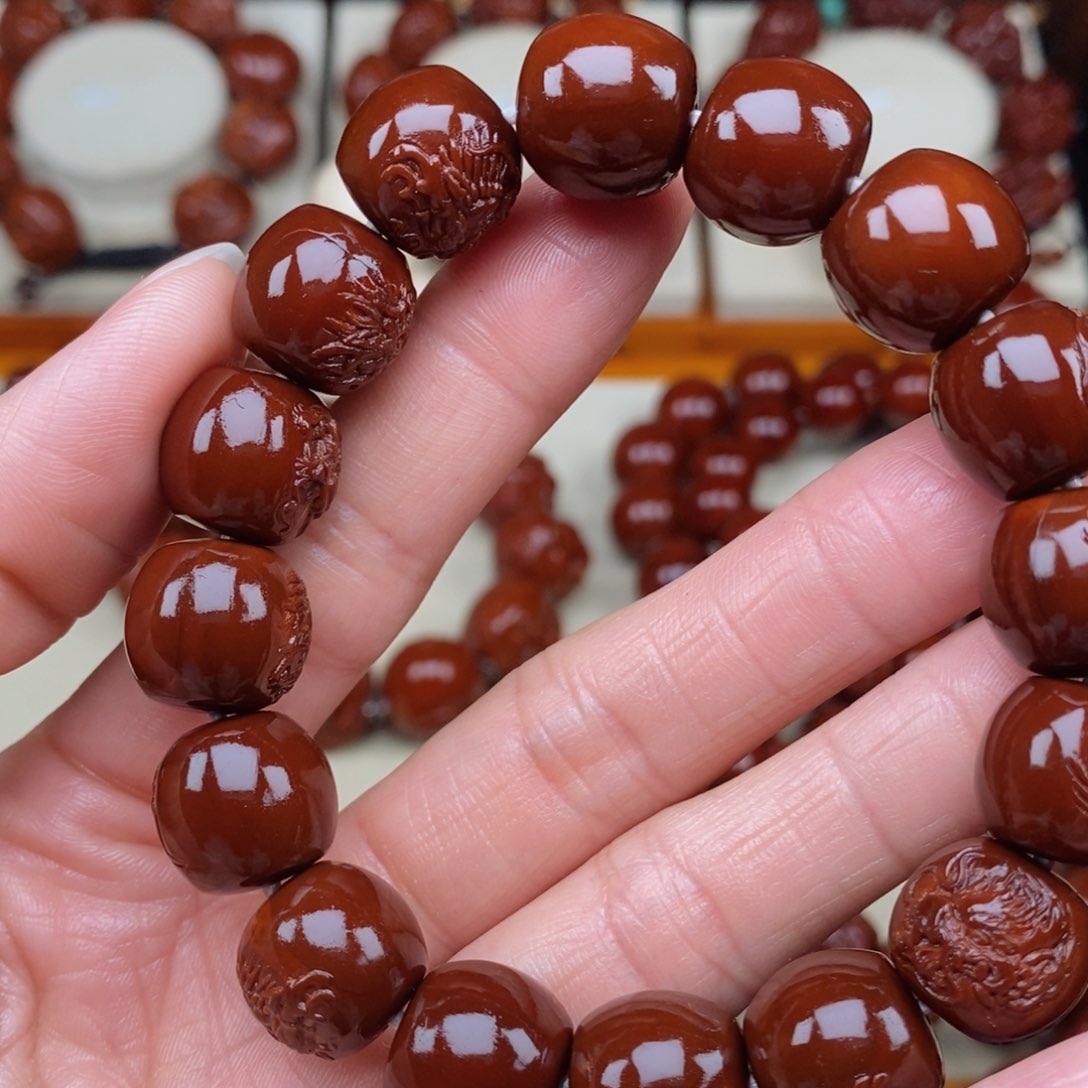 橄榄核吊坠小*i浮雕龙