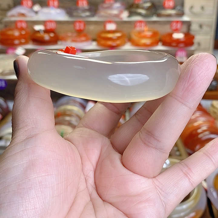 玛瑙/玉髓手镯未镶嵌柳**?