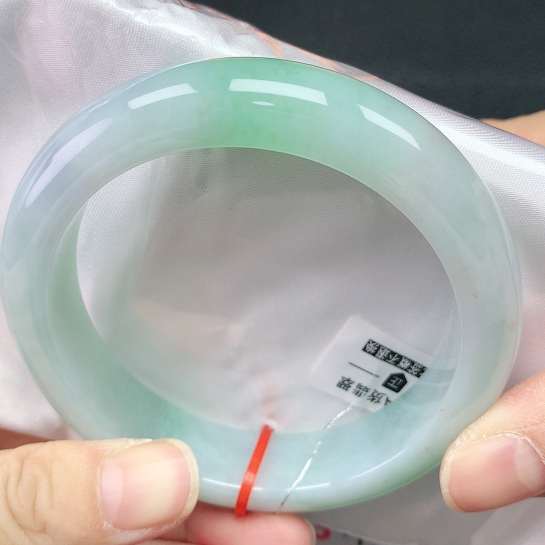 翡翠手镯未镶嵌59轮胎