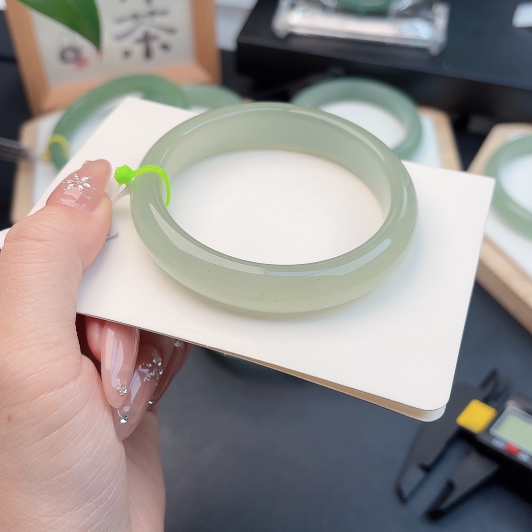 石英质玉未镶嵌手镯58