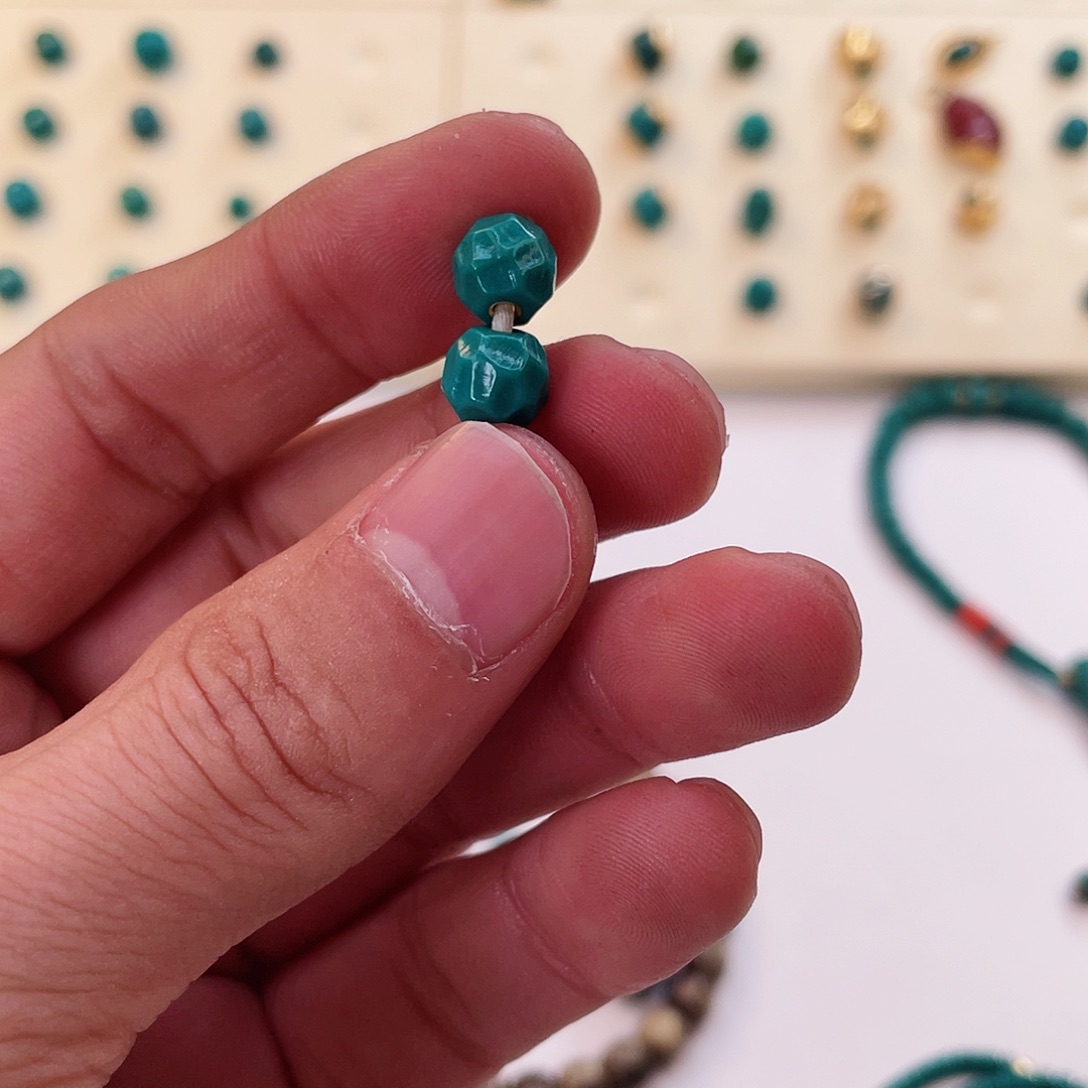 绿松石颈饰未镶嵌