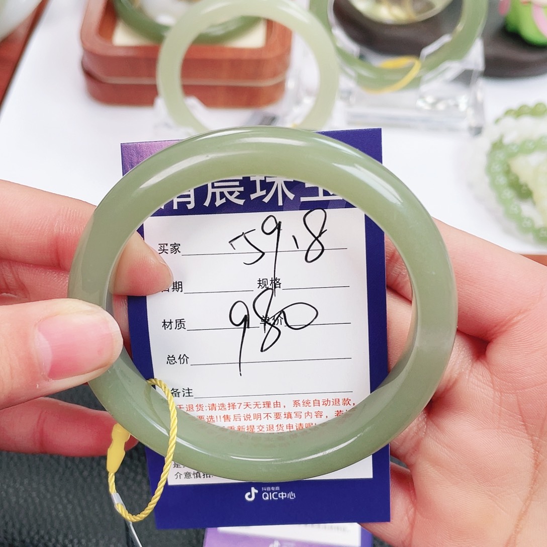 和田玉未镶嵌手镯