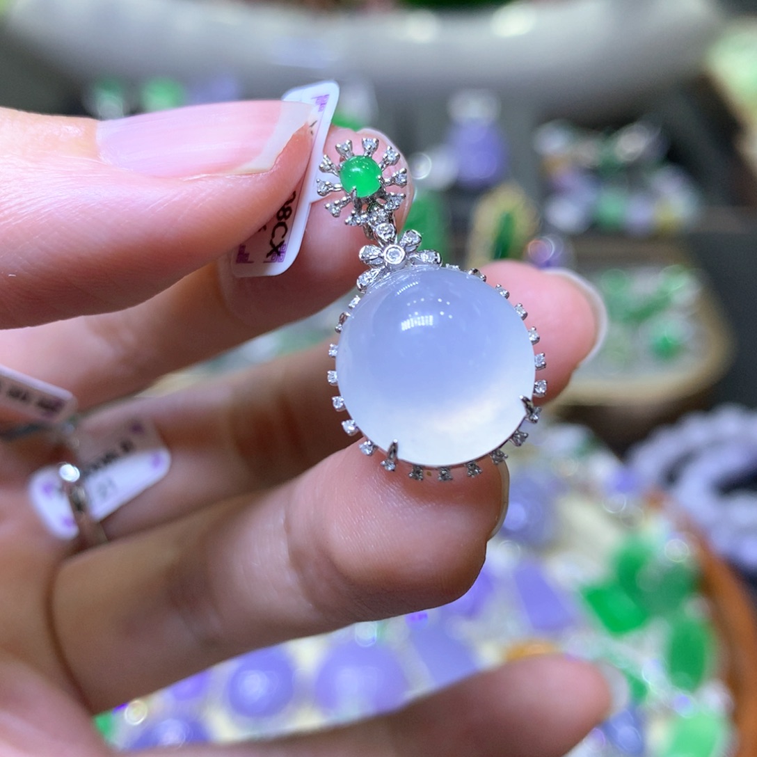 【闪购商品】翡翠颈饰18K金镶嵌翡翠吊坠项链