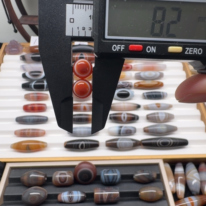 石英质玉未镶嵌颈饰