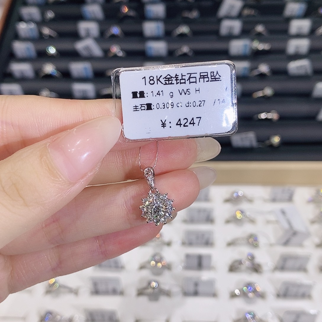 0***718K金镶嵌钻石吊坠(不含链)