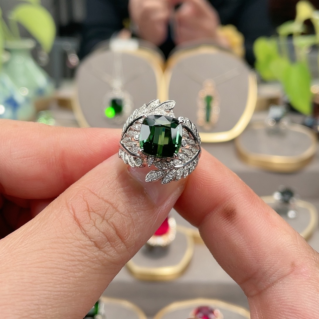 碧玺戒指18K金镶嵌5.71ct