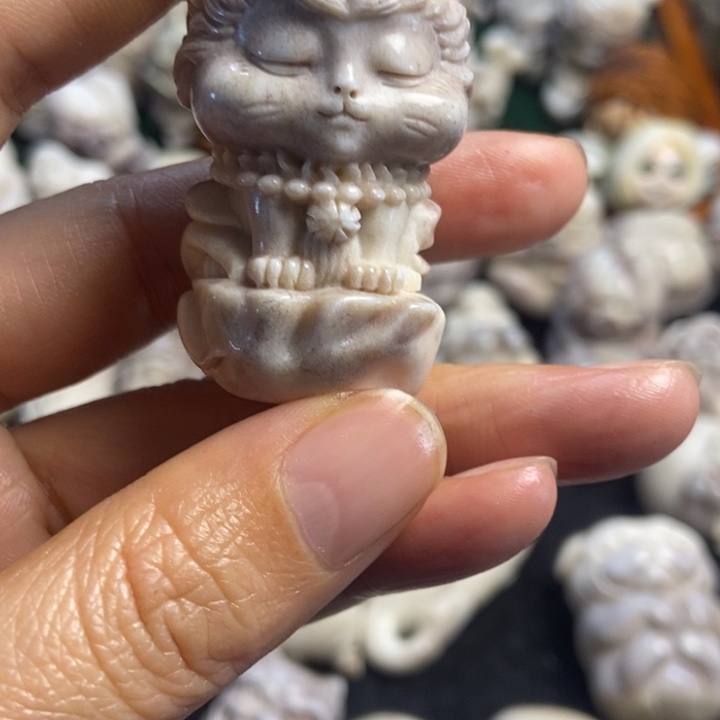 J****配饰鹿角雕刻一个出