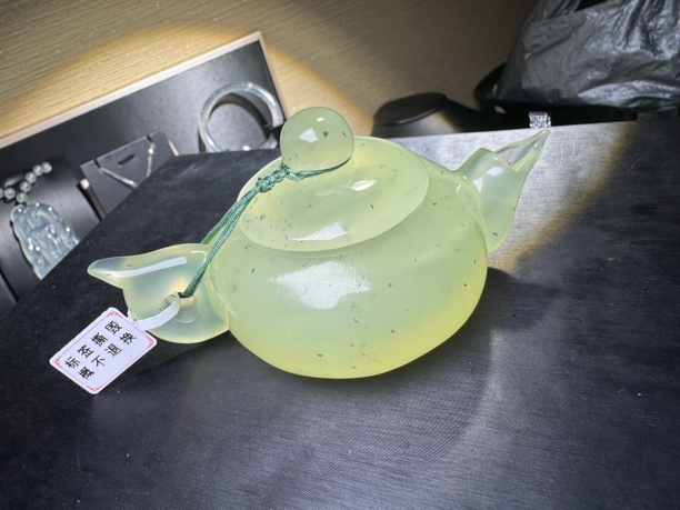 纯天然岫玉冰种茶壶