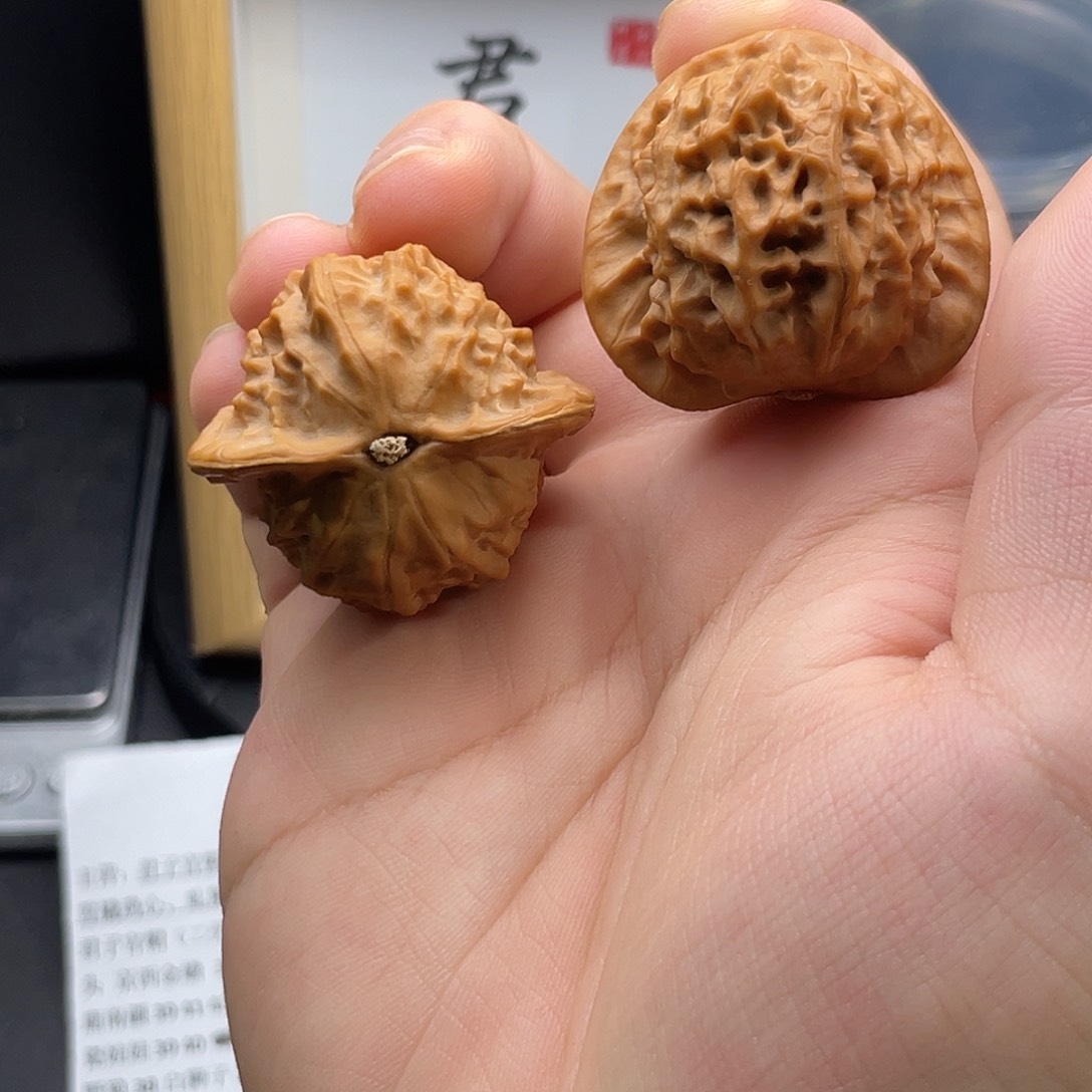 文玩核桃吊坠瓷娃娃39