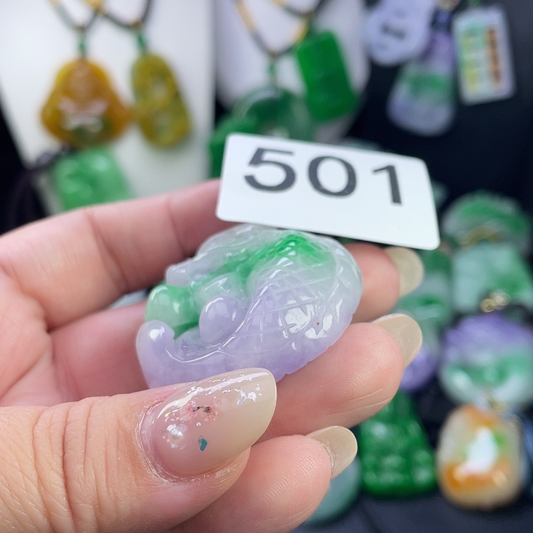 翡翠未镶嵌吊坠(赠链)