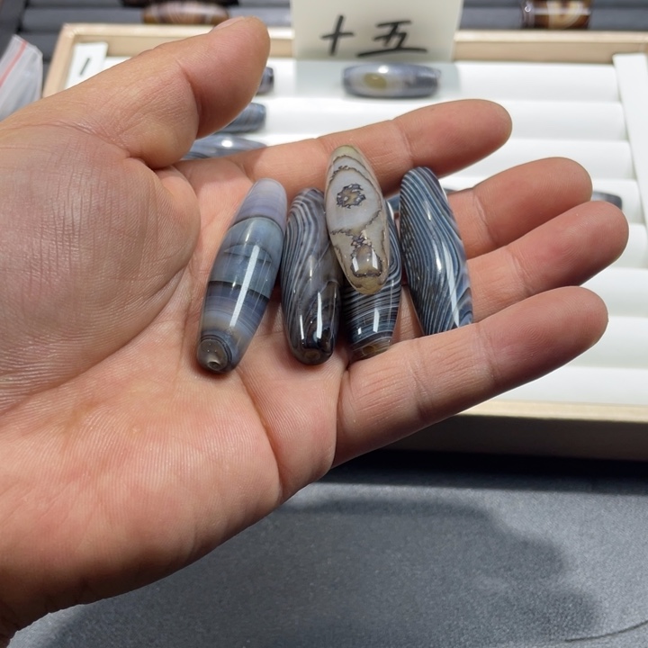 布***衣玛瑙/玉髓合金珠宝奇石