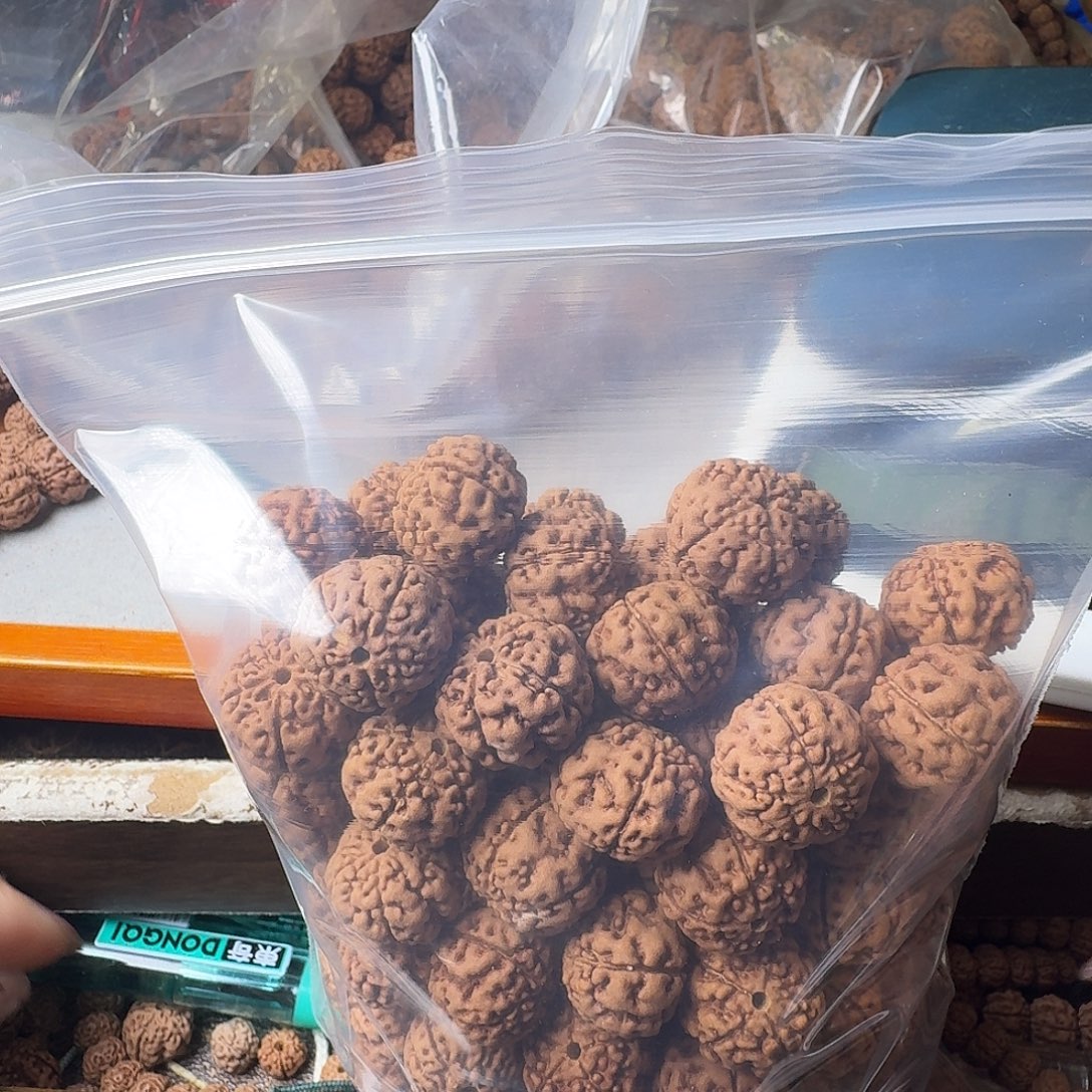 奕***成金刚菩提吊坠290克黄身有瑕疵
