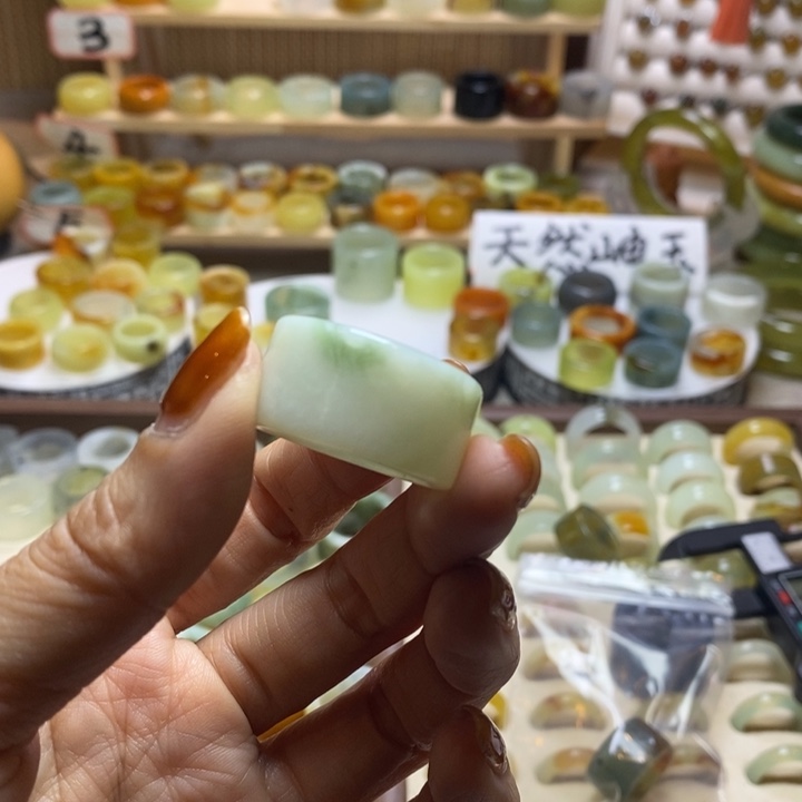 青****岫玉未镶嵌戒圈岫玉精品指环