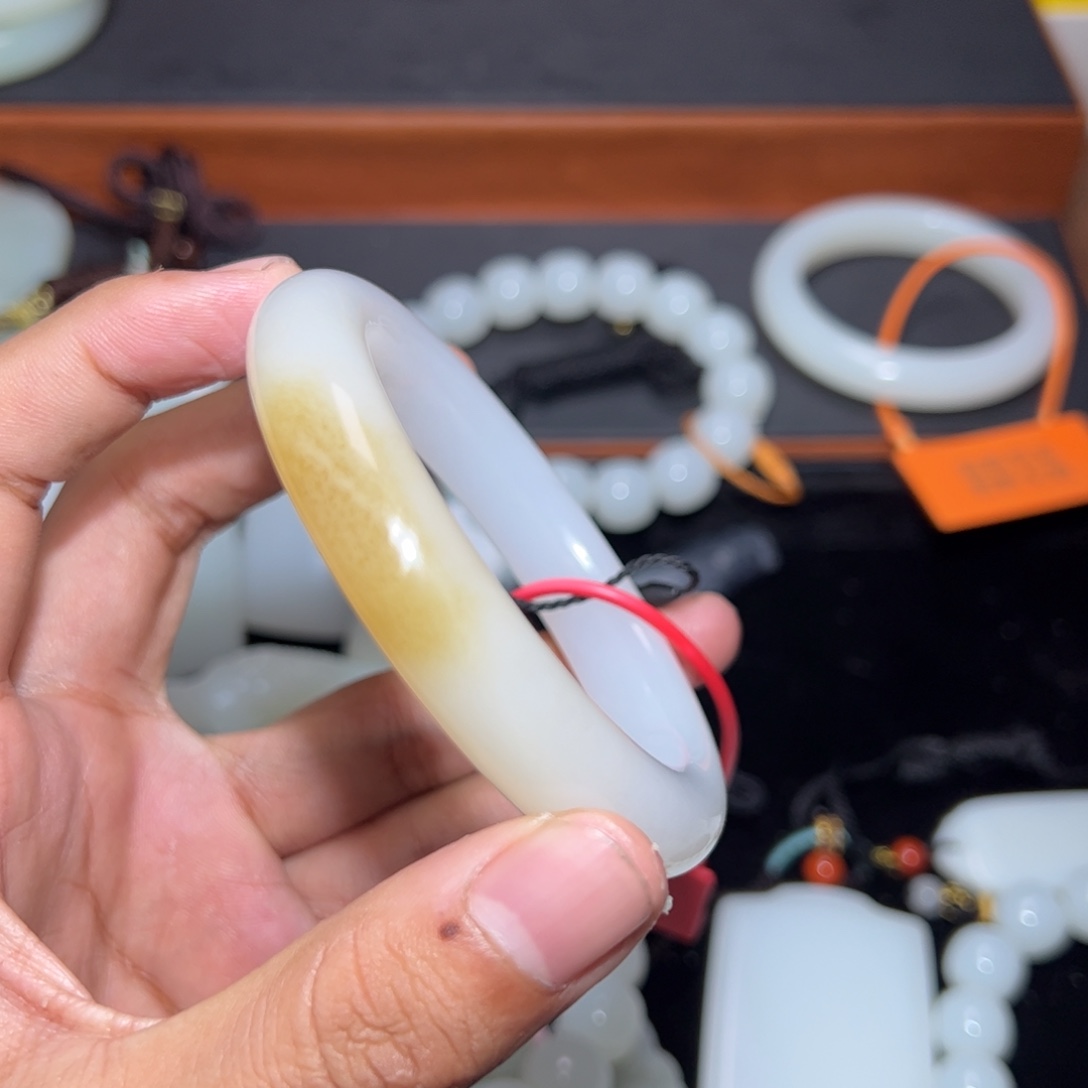 墨***斯和田玉未镶嵌手链