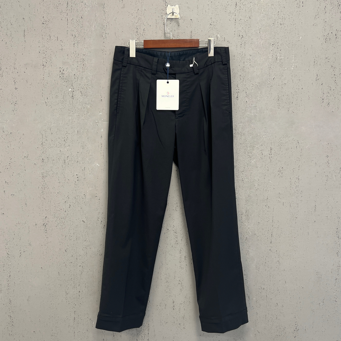 99新 MONCLER moncler蒙口黑色后背小刺绣标休闲长裤46码