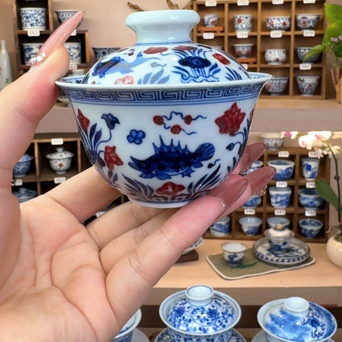 兔*逸君堂釉里红鱼藻盖碗