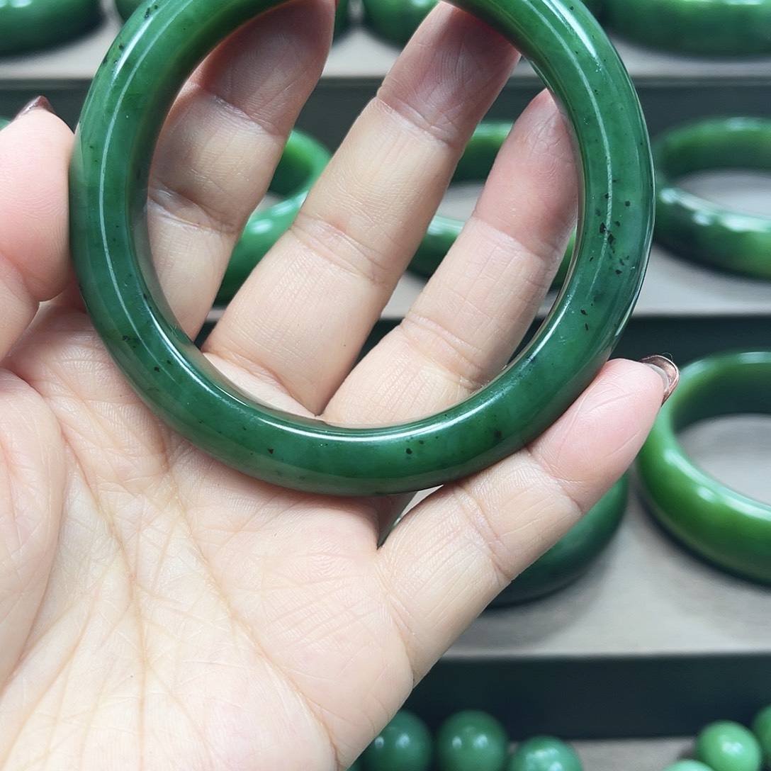 和田玉（碧玉）未镶嵌手镯