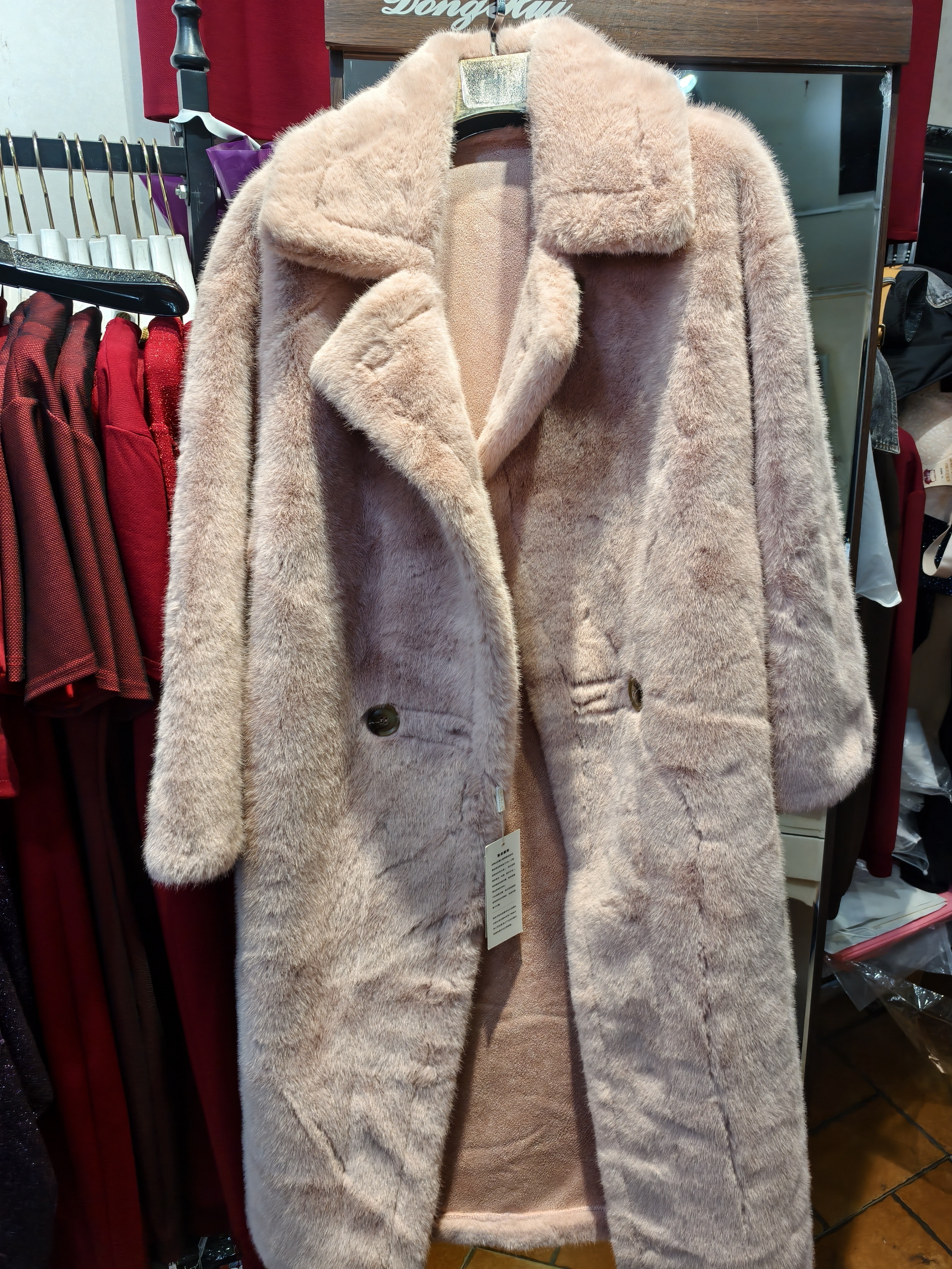 粉色人造皮草翻领