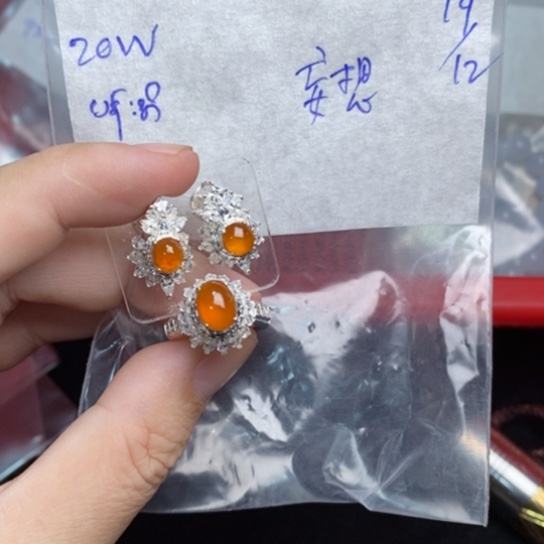 妄***游定制翡翠未镶嵌戒指