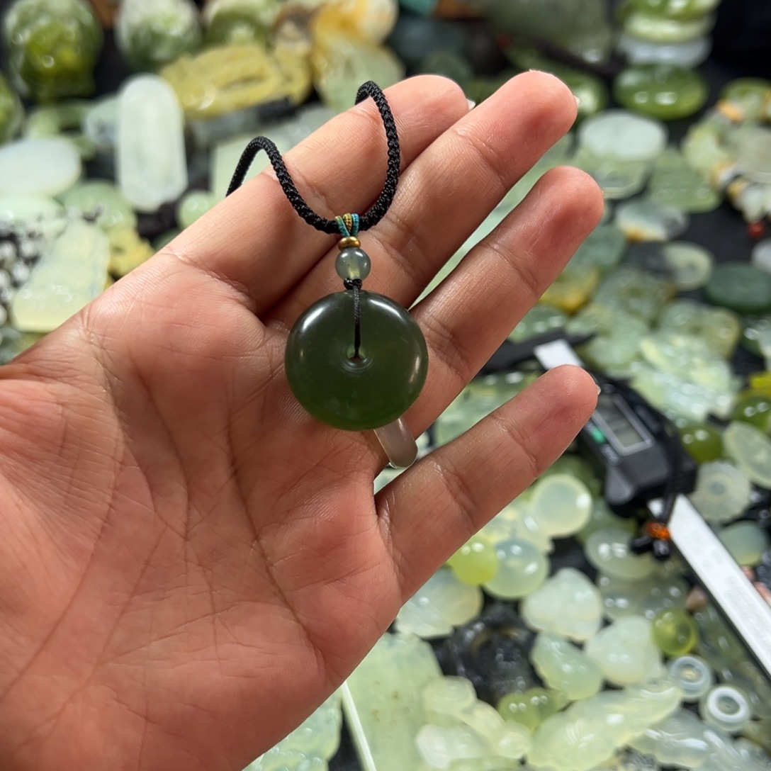 L***安岫玉未镶嵌吊坠(不含链)