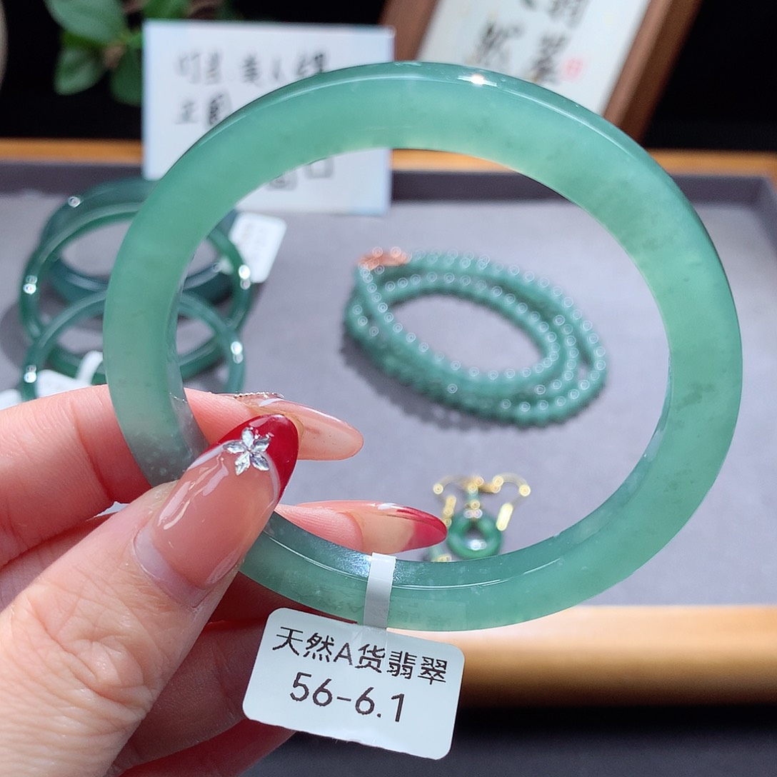 翡翠手镯（圆镯）未镶嵌